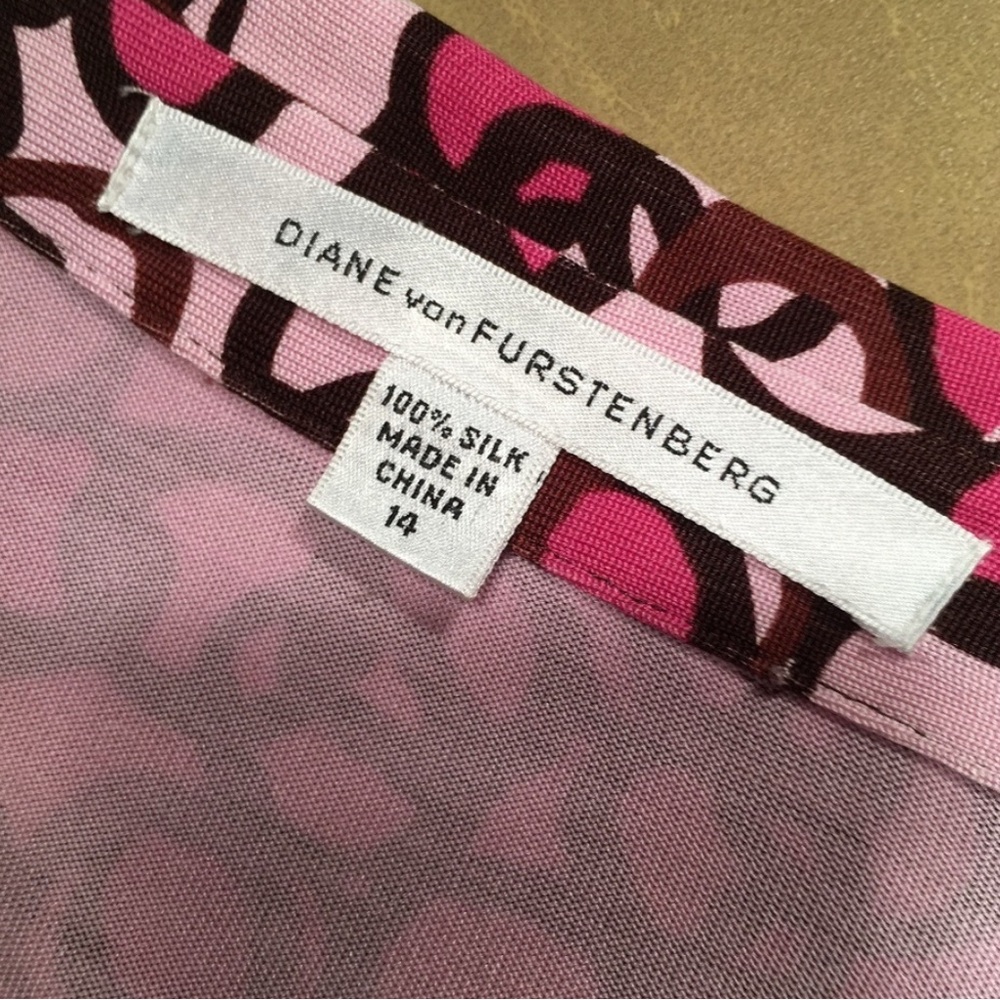 Diane Von Furstenberg Justin Silk Jersey Wrap Dress in Pink & Brown Circles - Picture 7 of 12
